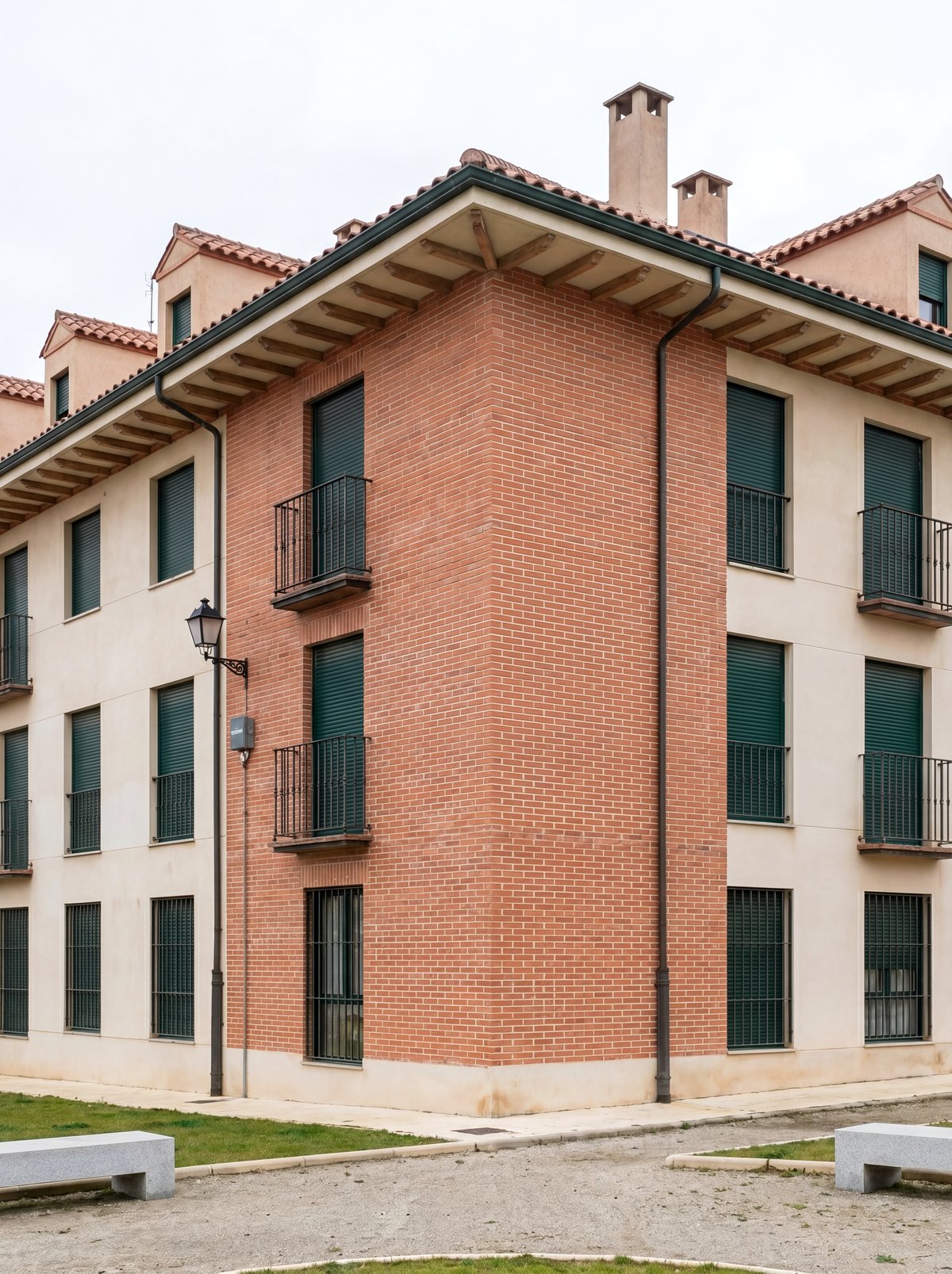Esquina con zócalo de cantería — Bloque El Alcázar, Toro, Zamora